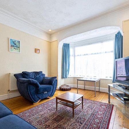 Guestready - Enchanting Life In Gorse Hill Manchester Ngoại thất bức ảnh