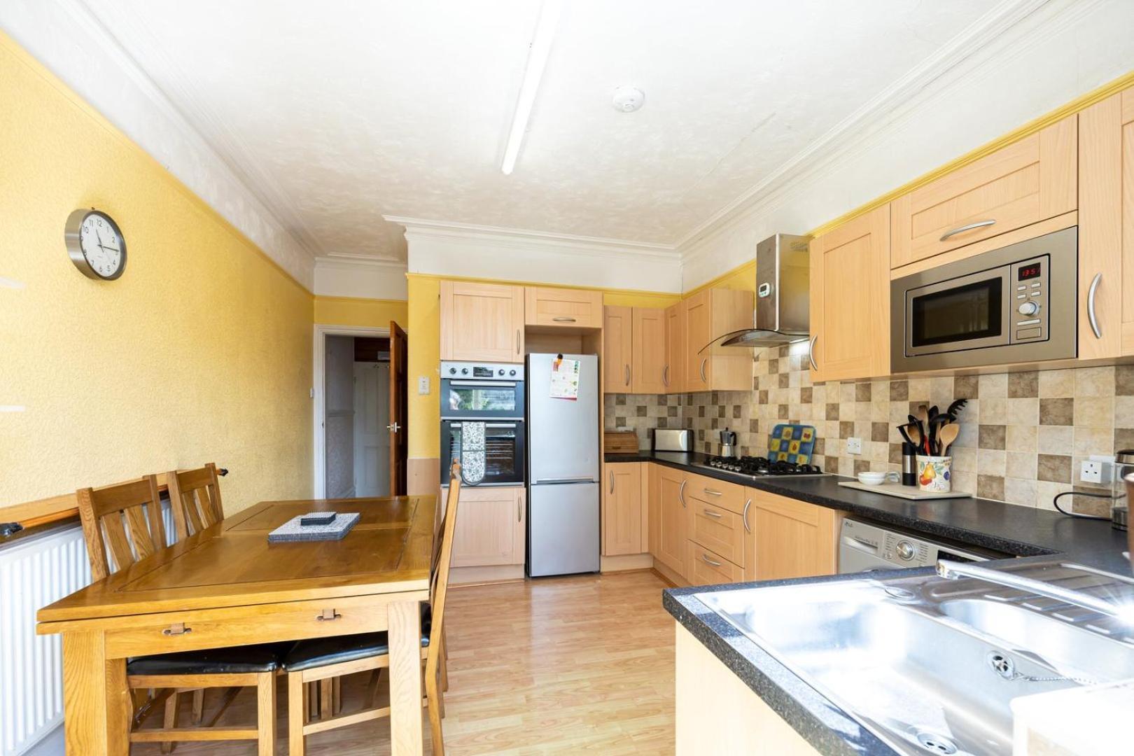 Guestready - Enchanting Life In Gorse Hill Manchester Ngoại thất bức ảnh