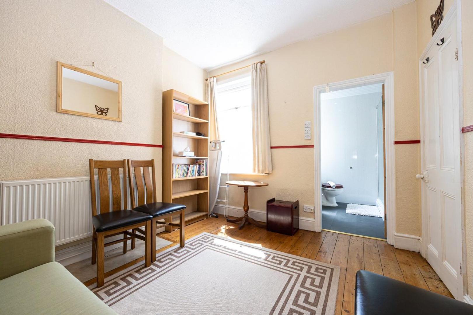 Guestready - Enchanting Life In Gorse Hill Manchester Ngoại thất bức ảnh