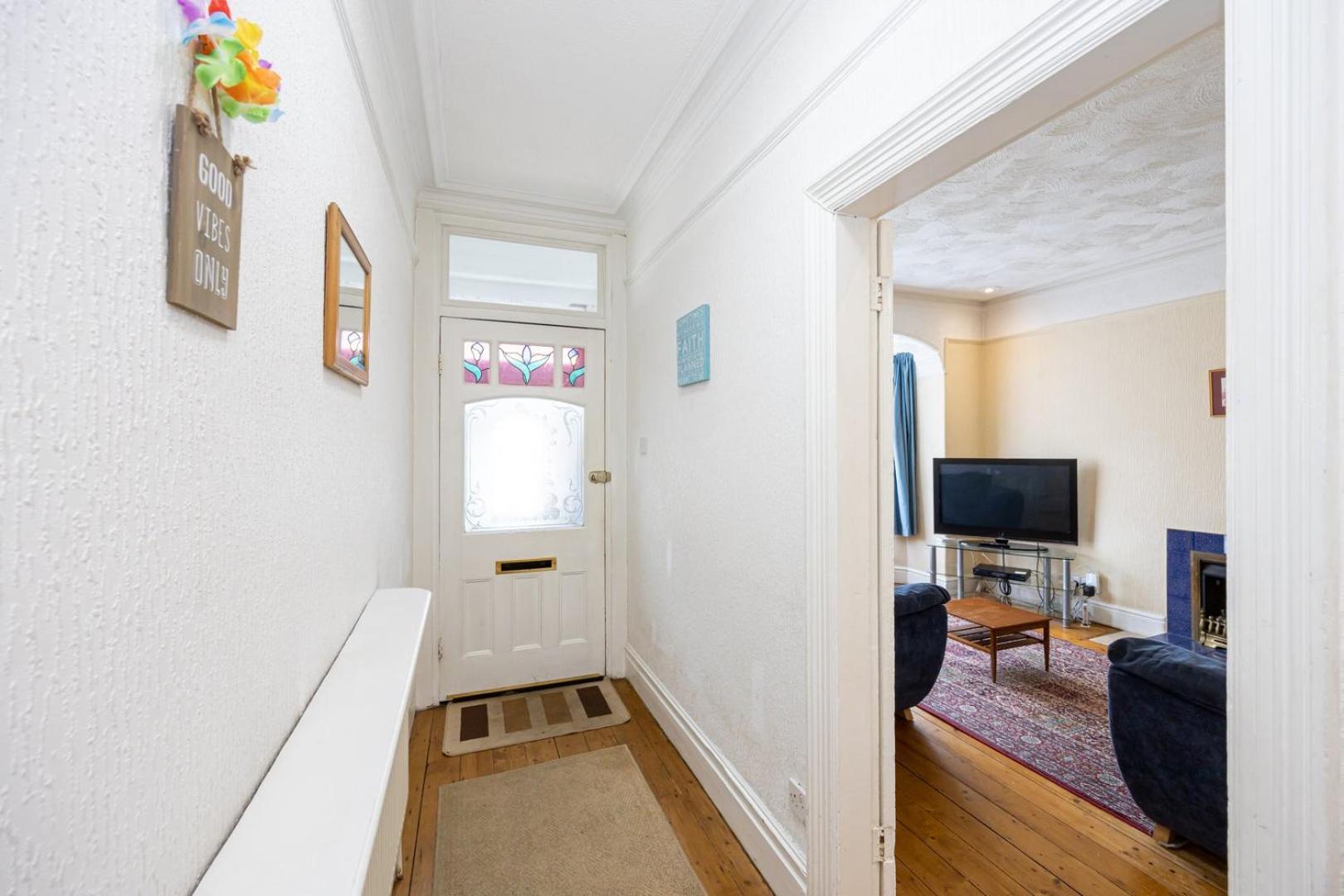 Guestready - Enchanting Life In Gorse Hill Manchester Ngoại thất bức ảnh