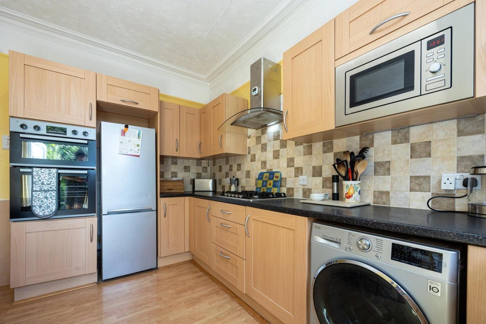 Guestready - Enchanting Life In Gorse Hill Manchester Ngoại thất bức ảnh