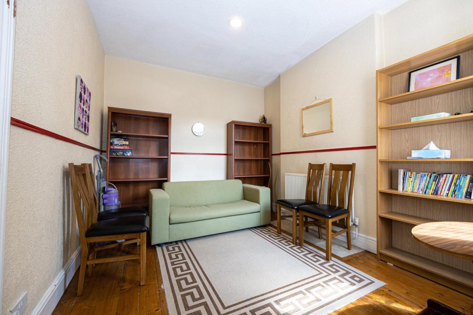 Guestready - Enchanting Life In Gorse Hill Manchester Ngoại thất bức ảnh