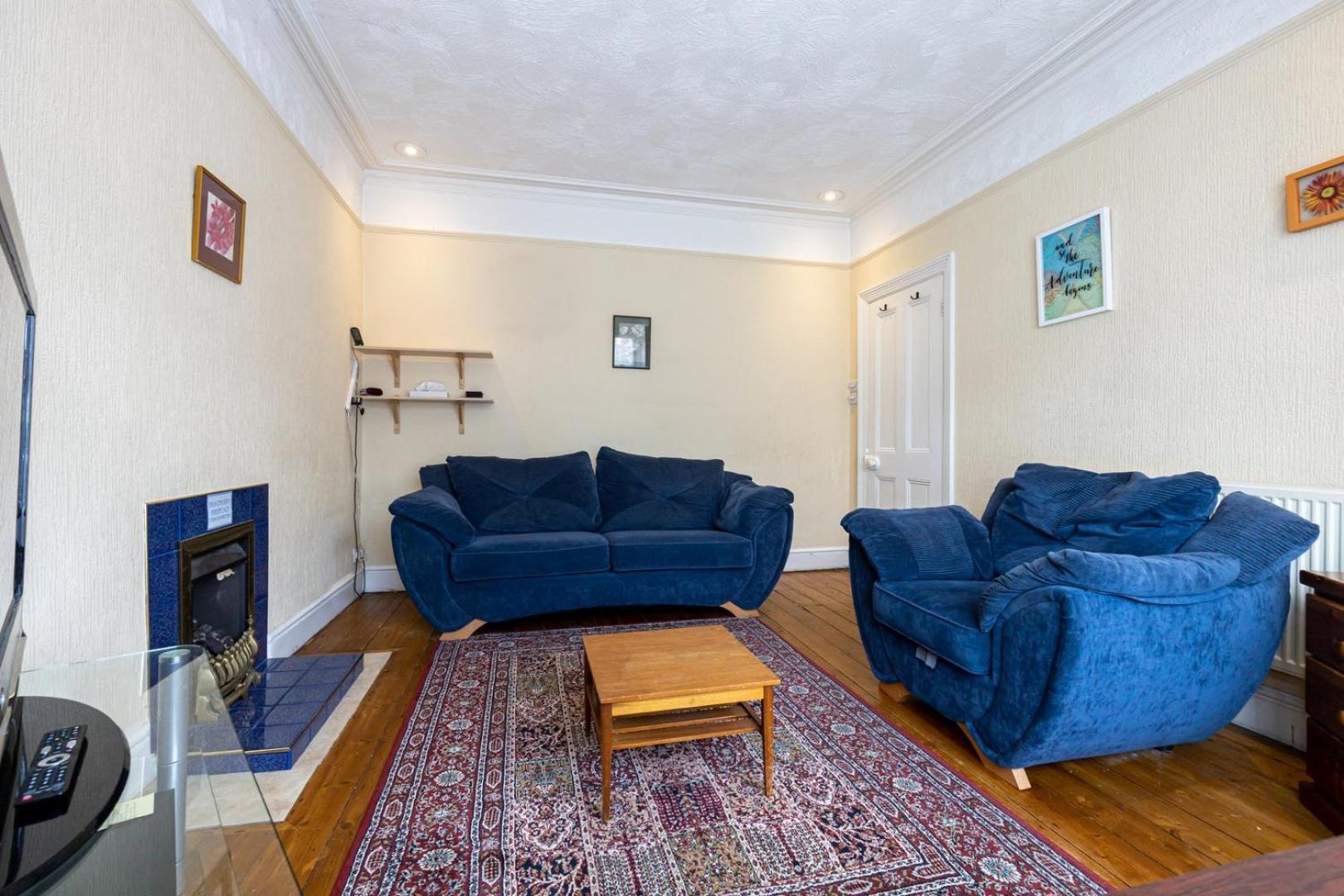 Guestready - Enchanting Life In Gorse Hill Manchester Ngoại thất bức ảnh